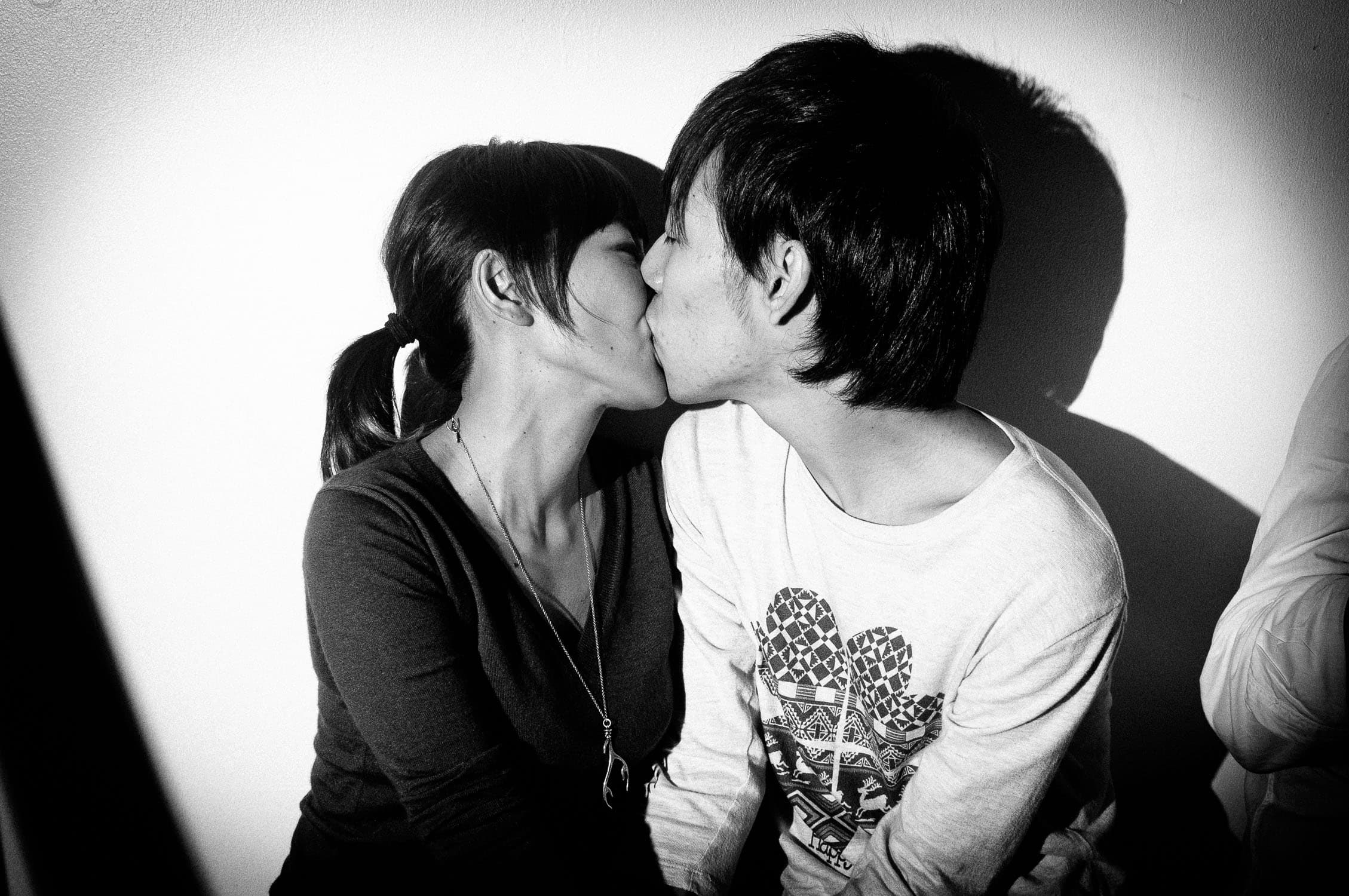 Japanese couple kiss in Air nightclub
