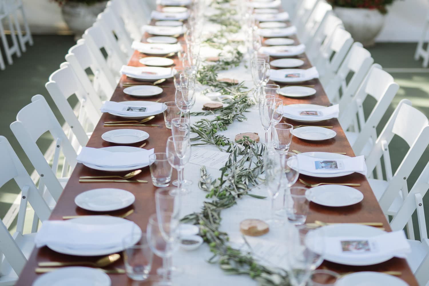 Amazing backyard wedding place-settings