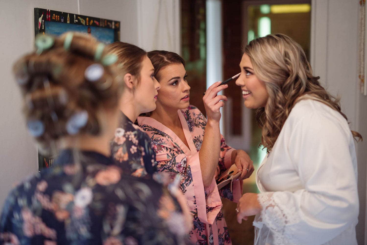 Bride doing makeup near Koroit