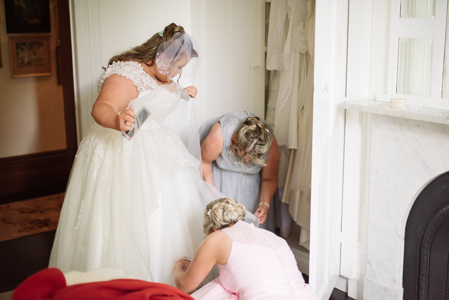 Bride dressing at Blauvelt Park Terang