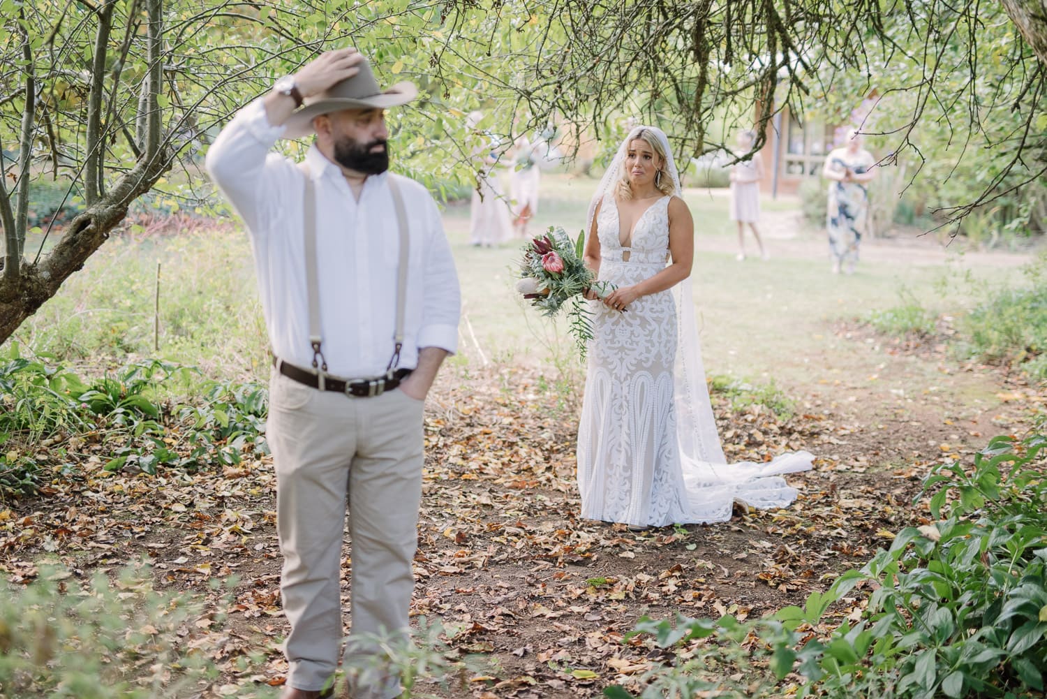 Bride seeing dad for first time