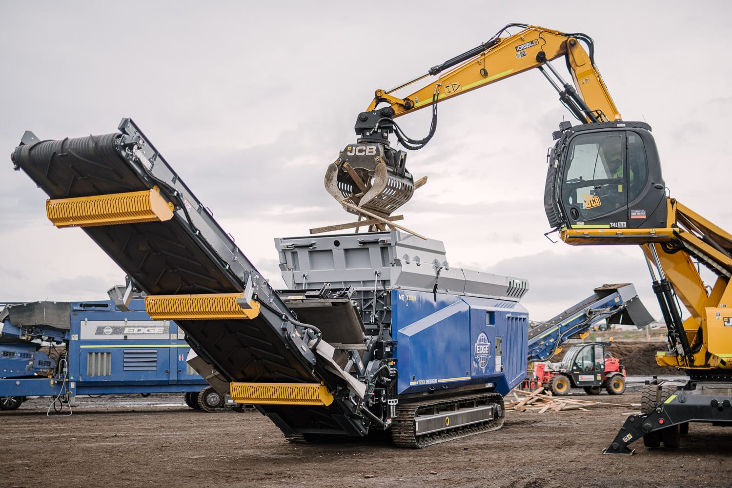 JCB machine loading an Edge shredder