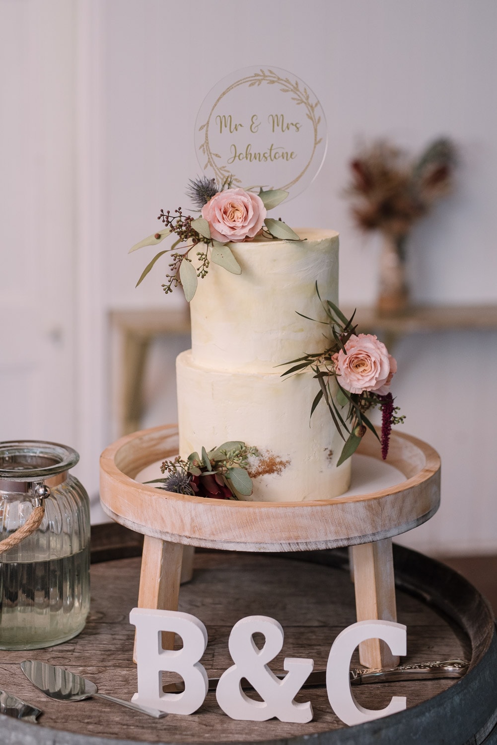 Rustic style wedding cake