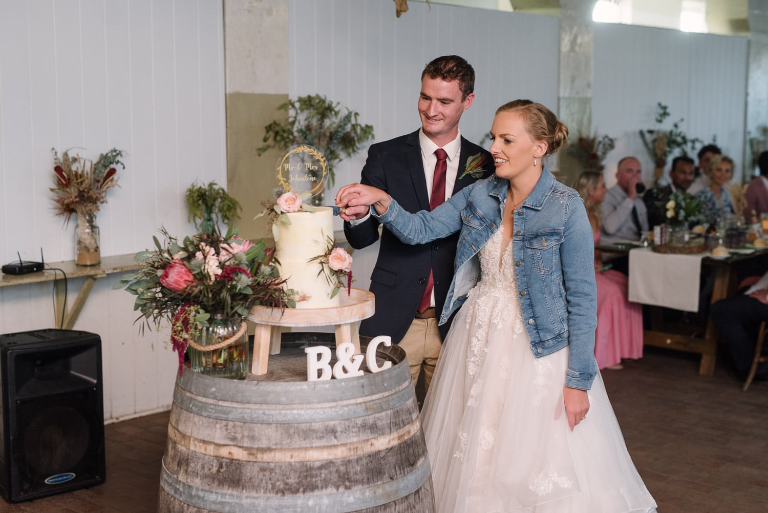 Bride and Groom cut wedding cake in Warrnambool
