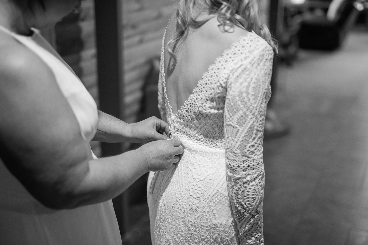 Wedding dress fastening