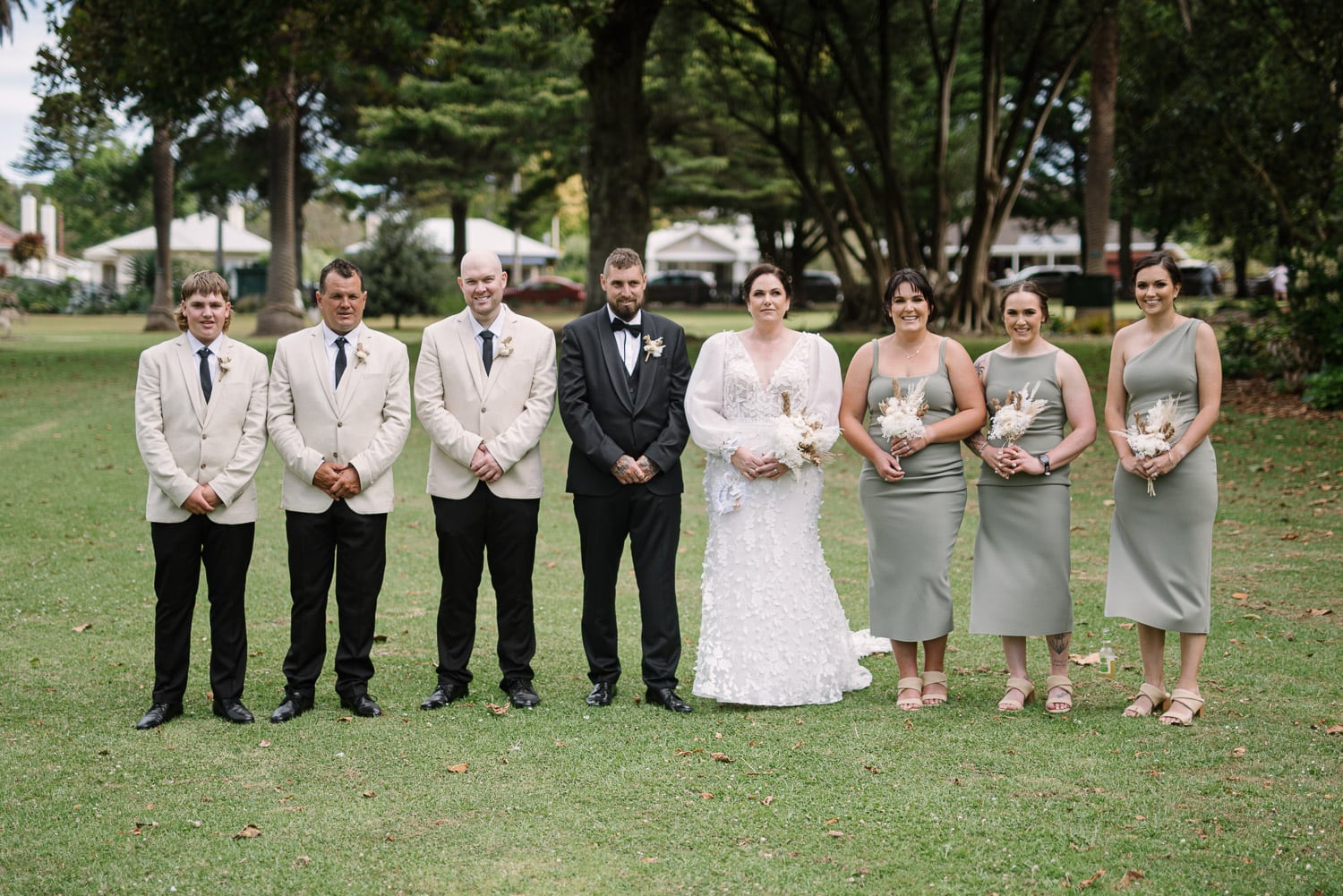 Wedding photos in Warrnambool botanic gardens